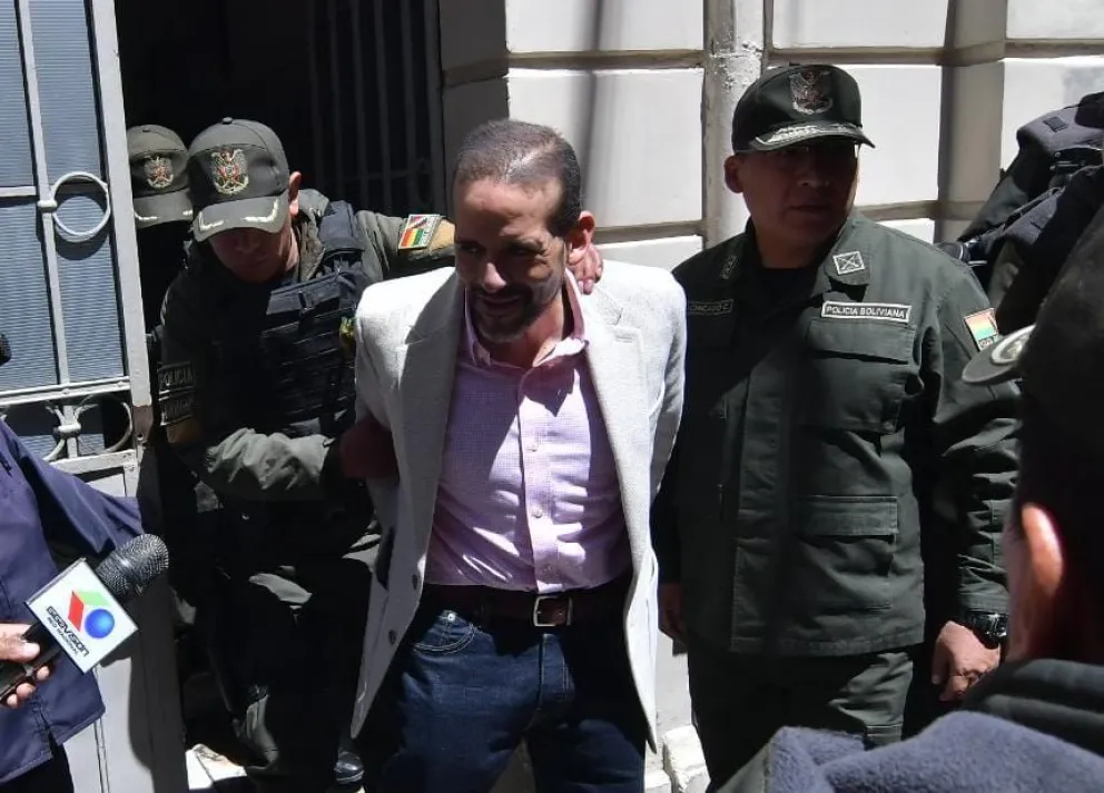El gobernador de Santa Cruz, Fernando Camacho, en los tribunales este lunes por la mañana. Foto: APG
