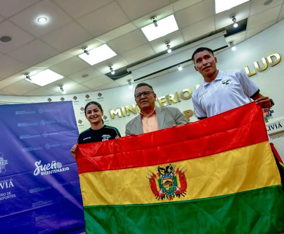 El viceministro Max Enríquez junto a Sol Sandoval y David Ninavia. Foto: MSD