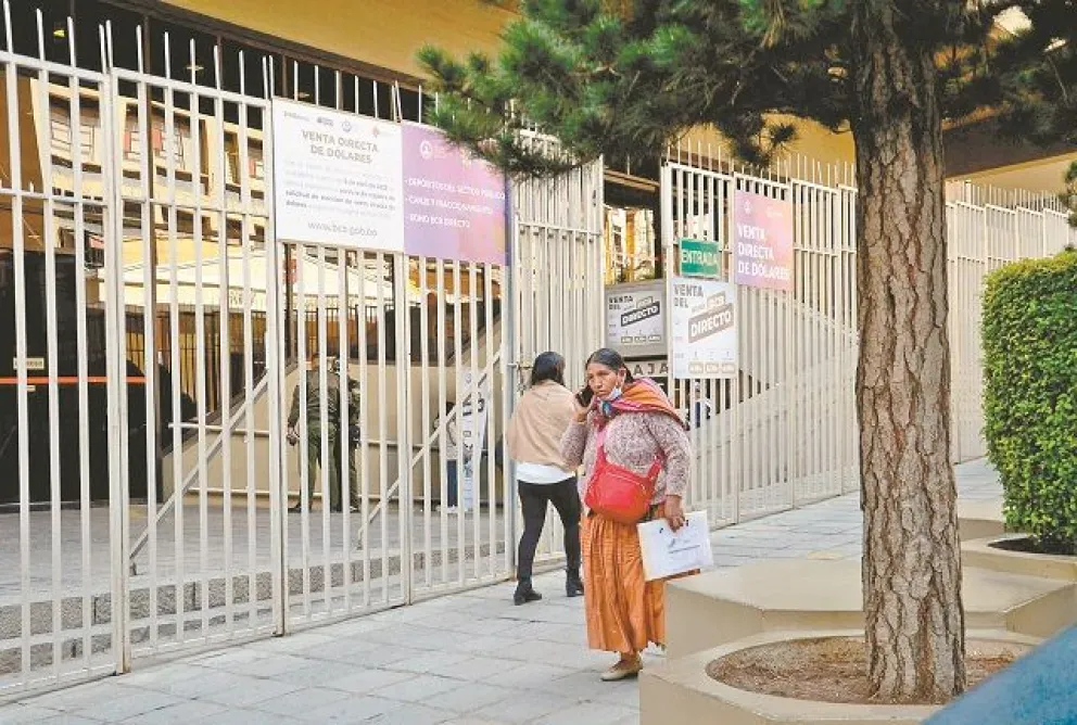 En 2023, el BCB determinó la venta directa de dólares; ahora las empresas buscan otras opciones. Foto: Abi