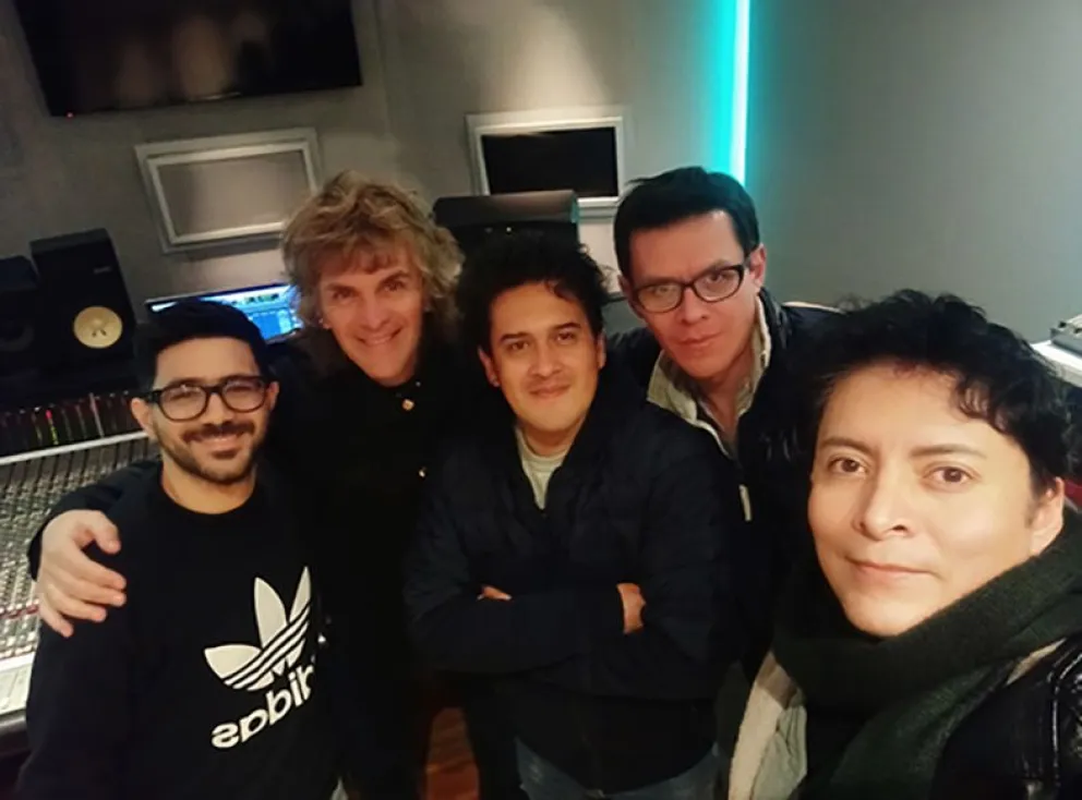 La banda, que se formó en la ciudad de La Paz y ya cuenta con 13 años de trayectoria, en el estudio Romaphonic. Fotos: Gentileza Oskar Uberhuaga