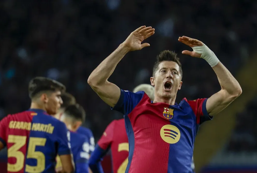 Lewnadowsi celebra su primer gol en el triunfo del Barcelona. Foto: EFE