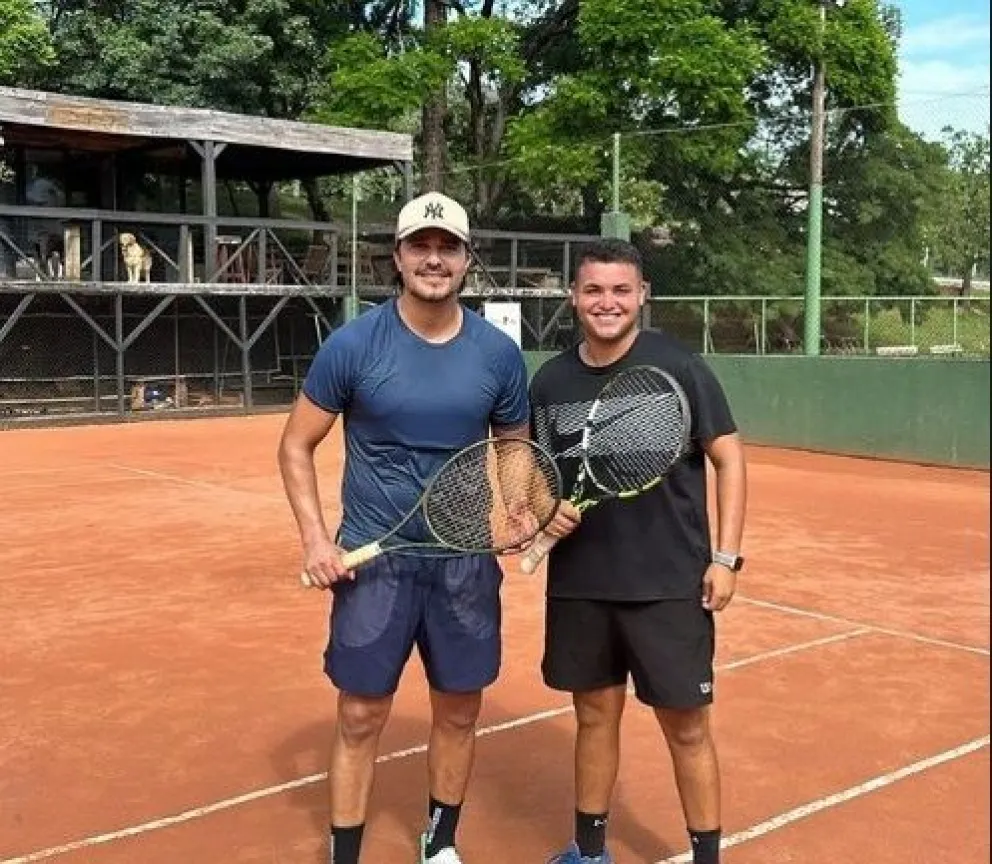 Marcelo Martins (de gorra) previo a su entrenamiento de tenis. Foto: Captura de pantalla.