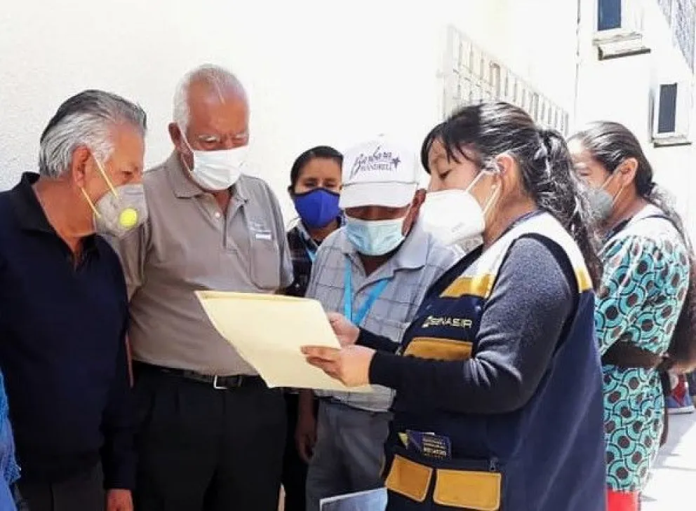 El ministro de Economía, Marcelo Montenegro, en contacto con medios de comunicación. Foto APG