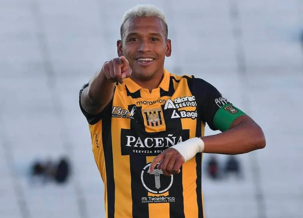 El delantero Jair Reinoso festeja un gol para The Strongest. Foto: APG