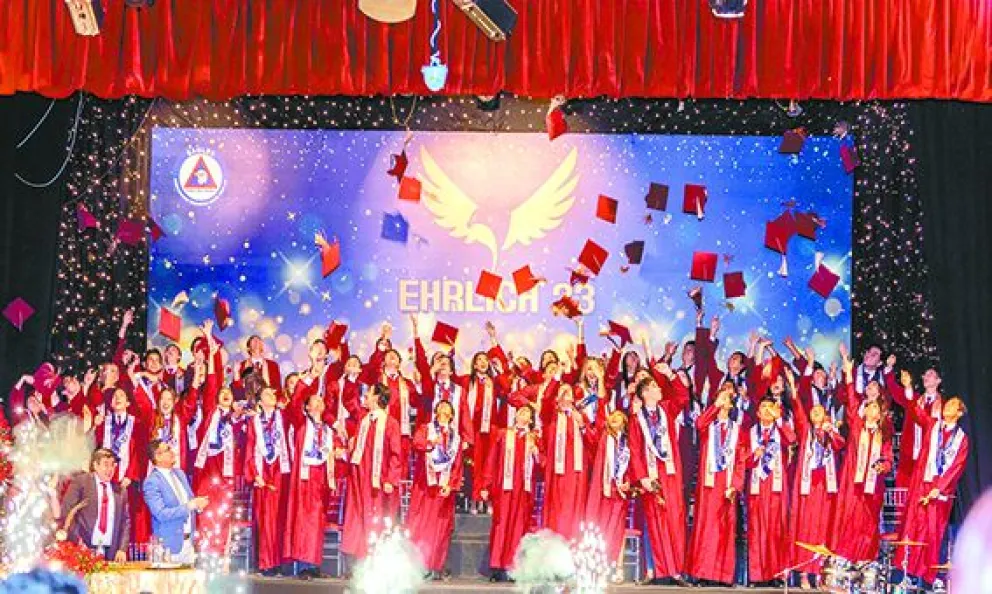 Acto de graduación de la promoción 2023 del colegio Eagles, en Santa Cruz de la Sierra. FOTO: Facebook de Eagles School
