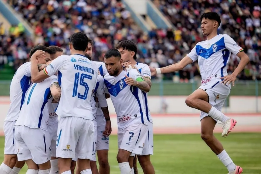 Jugadores del cuadro de Oruro celebran uno de sus goles. Foto: GV San José.