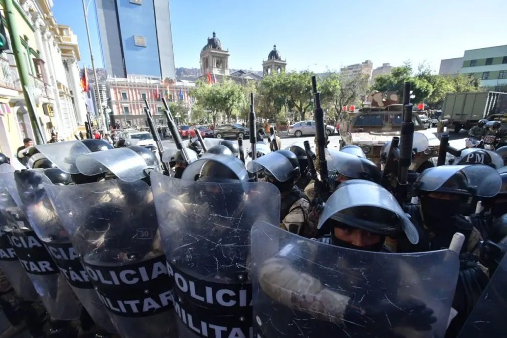Efectivos militares en la Plaza Murillo, el 26 de junio pasado. Foto: APG 