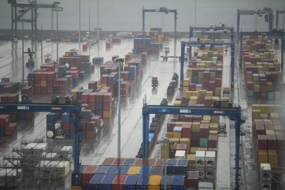 Contenedores en un puerto, imagen referencial. Foto: EFE