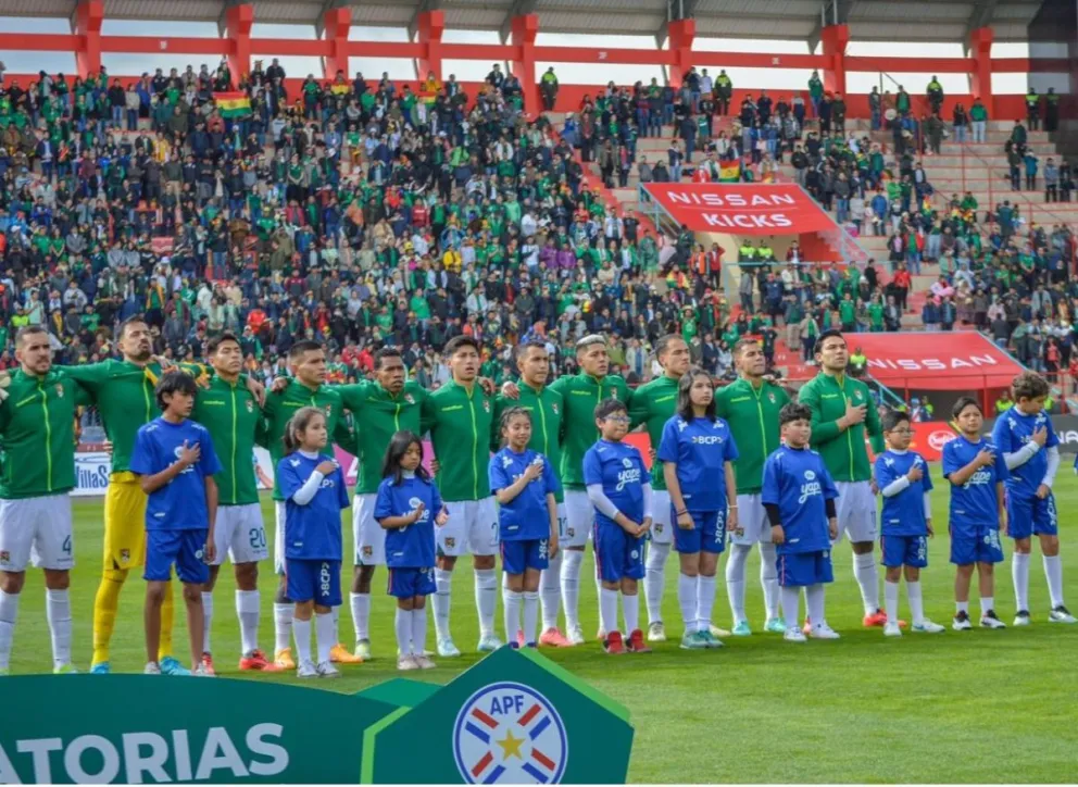 La formación de Bolivia para el partido con Paraguay en Villa Ingenio. Foto: Alejandro Apaza.