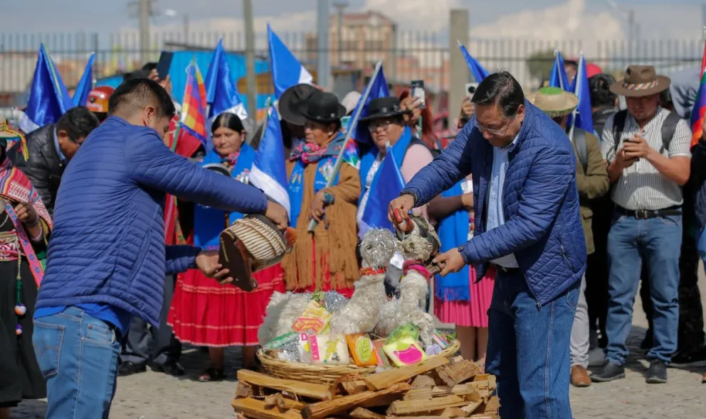 El ritual andino, este jueves, en El Alto. Foto: RRSS de Luis Arce 