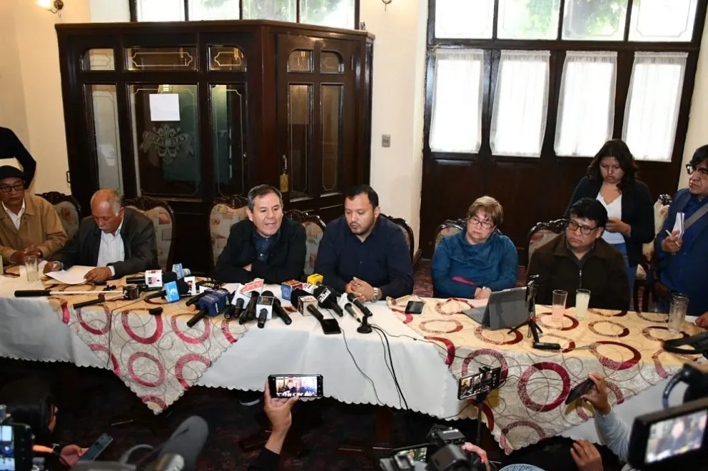 Representantes de la Cámara de Distribuidores de GLP en conferencia de prensa, hoy en La Paz. Foto: APG