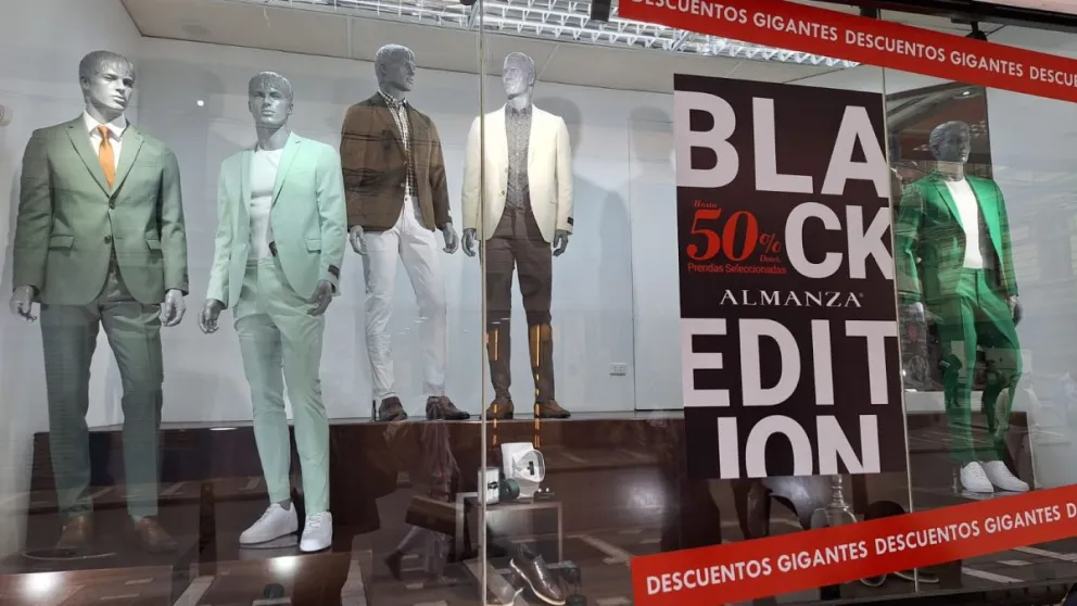 En Almanza hay hasta 50% de rebaja. Foto. M Belmonte.