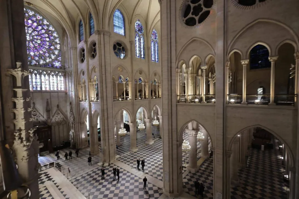 El interior remozado de la catedral mítica de París. Foto: @elmundocultura
