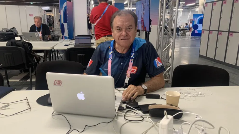 Fernando Nürnberg durante la emisión de uno de sus programas. Foto: Facetas Deportivas