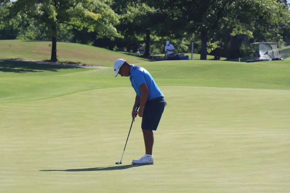Vicente Quiroga en plena competencia de la Copa Los Andes. Foto: Federación Boliviana de Golf.