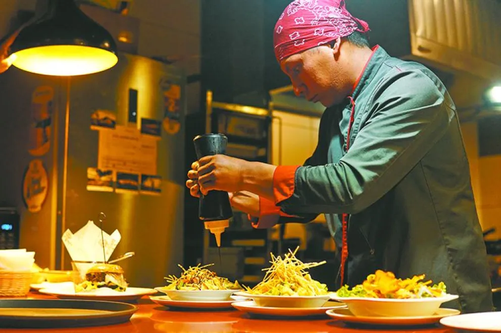Un chef de Lamurillo en plena preparación. FOTO: José Fernández