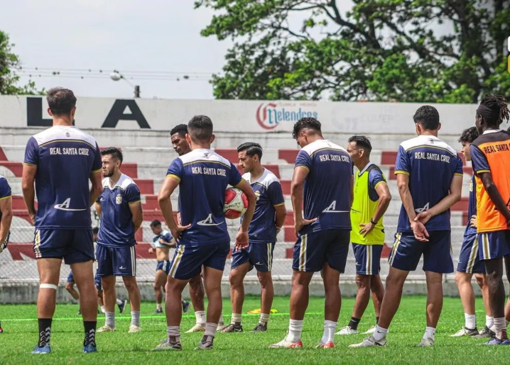 Una práctica anterior del conjunto merengue en su cancha. Foto: Real Santa Cruz. 
