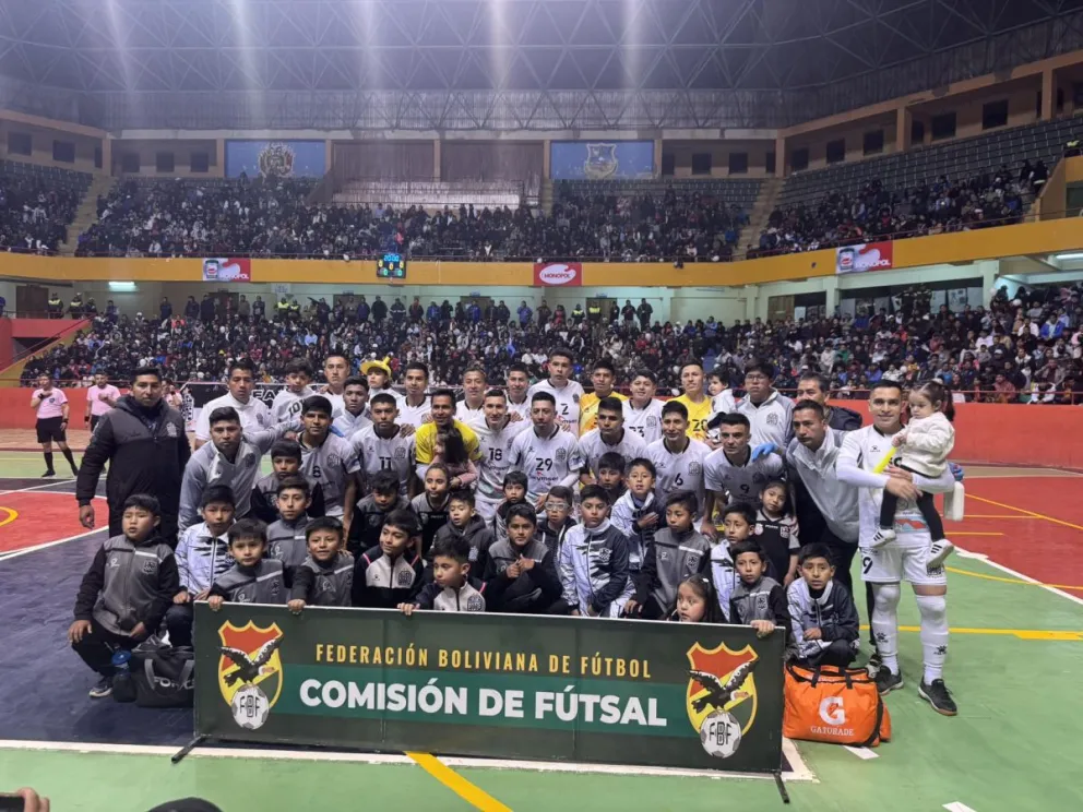 El plantel orureño previo a la final de la Liga Nacional. Foto: Fantasmas Morales Moralitos.