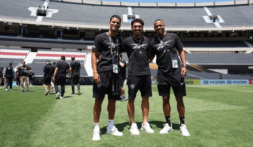 Jugadores del Botafogo durante el reconocimiento al campo de juego del Más Monumental. Foto: club Botafogo FR