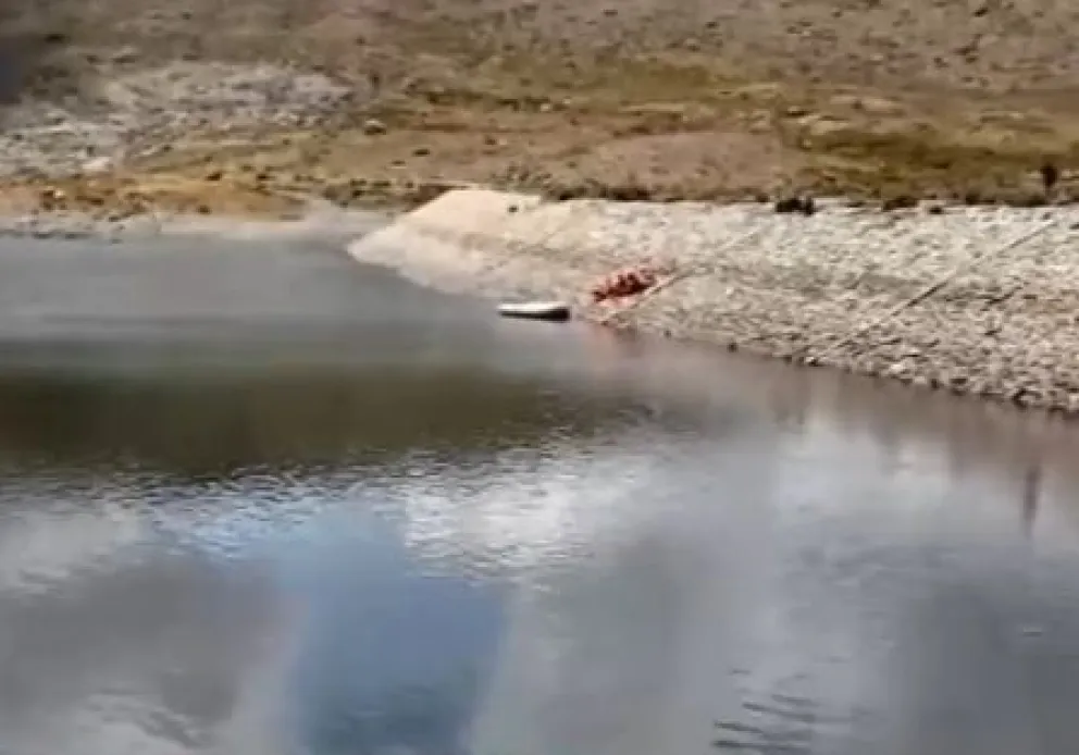 Los bomberos voluntarios y la Policía realizaron labores de rescate por más de 12 horas. Foto: Captura de video