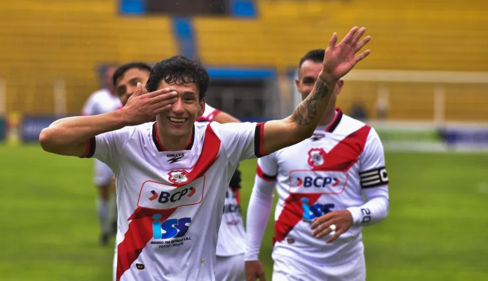 Ábrego celebra uno de los tantos que convirtió. Foto: APG.
