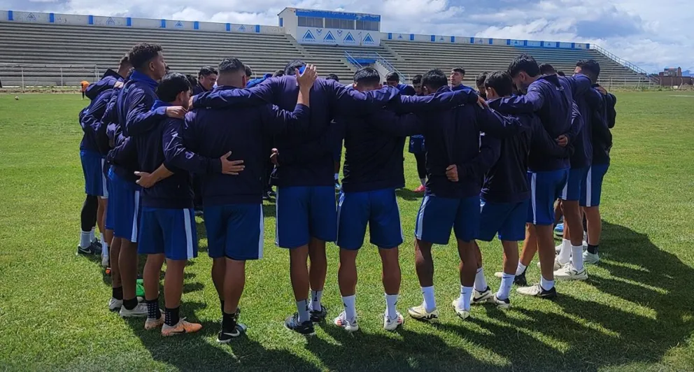 Jugadores del cuadro orureño previo a su entrenamiento. Foto: GV San José.