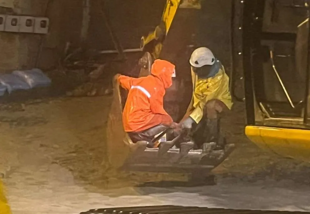 Personal de la alcaldía realiza tareas en la zona, este sábado. Foto: AMUN