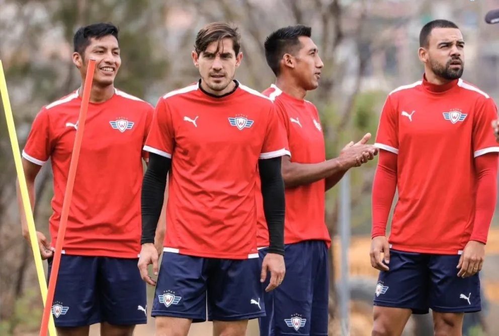 Los jugadores de Wilstermann quieren ponerle un freno al puntero de la competencia. Foto: CW