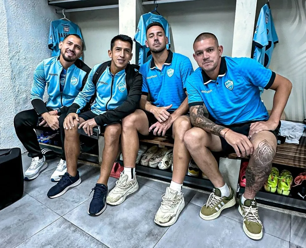 Los jugadores de Aurora que esta noche se miden frente a Blooming. Foto: Aurora