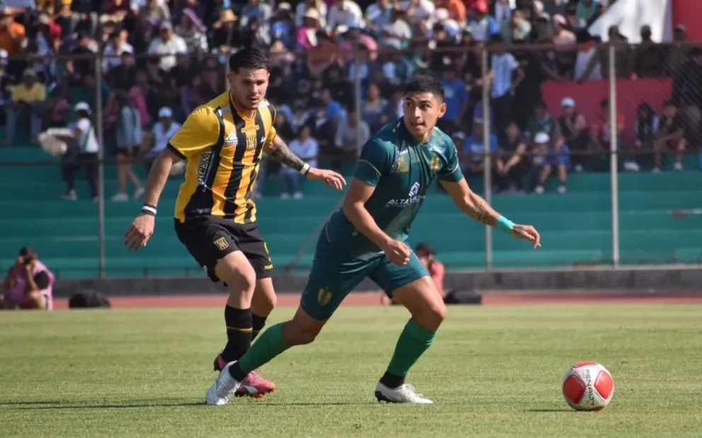 Una incidencia del partido entre Tomayapo y el Tigre que fue impugnado. Foto: APG.