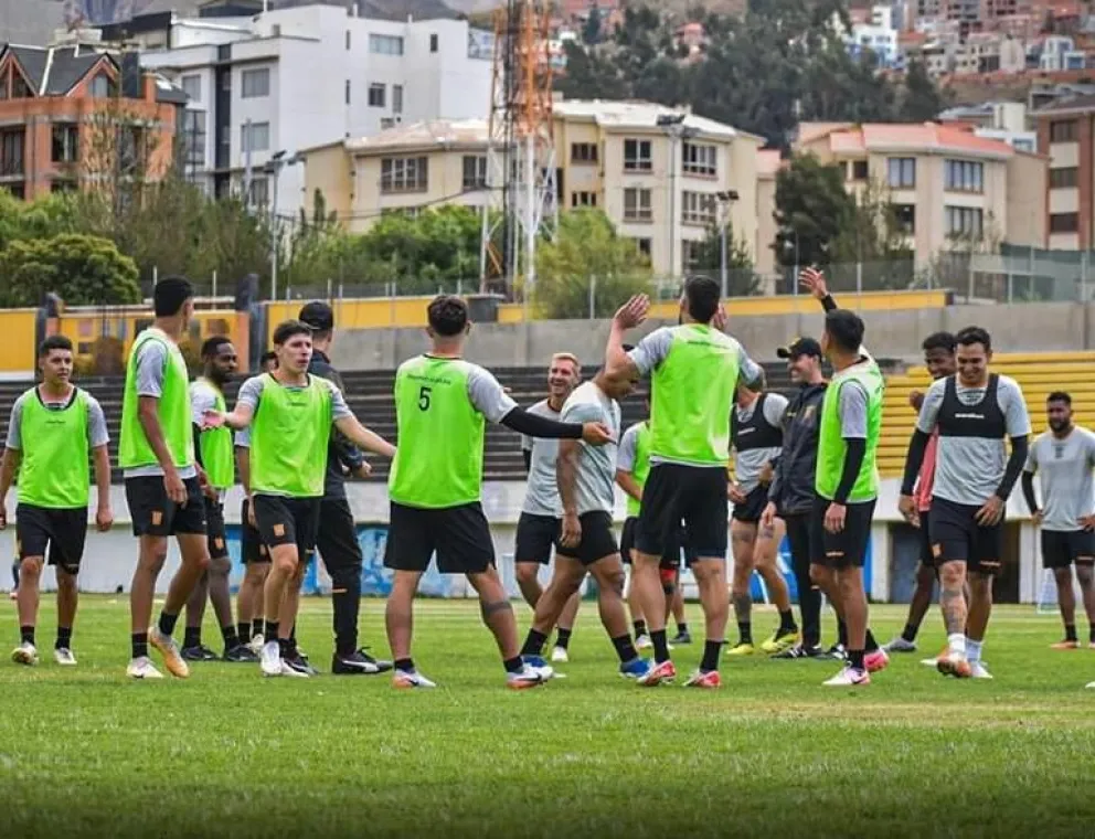 Una práctica del Tigre en su cancha de Achumani. Foto: The Strongest.