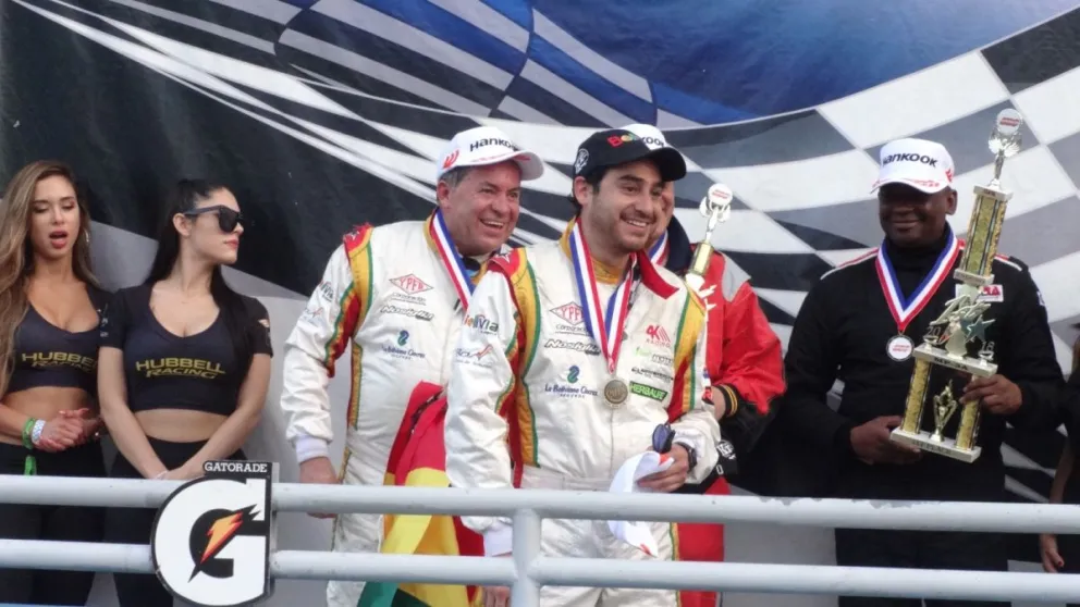 Sergio Kosky Vacaflor (izq.) junto a su hijo Sergio Kosky Herrera, en Miami. Foto: BRT.