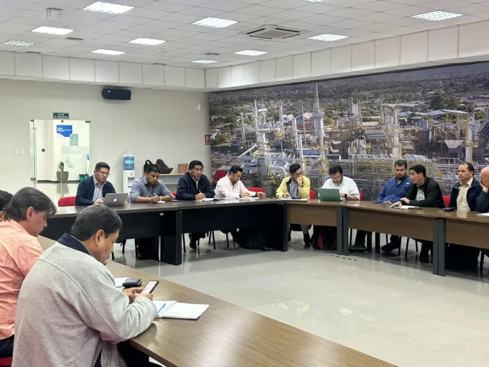 Reunión de ministros de Estado y productores en la ciudad de Santa Cruz. Foto: Ministerio de Economía