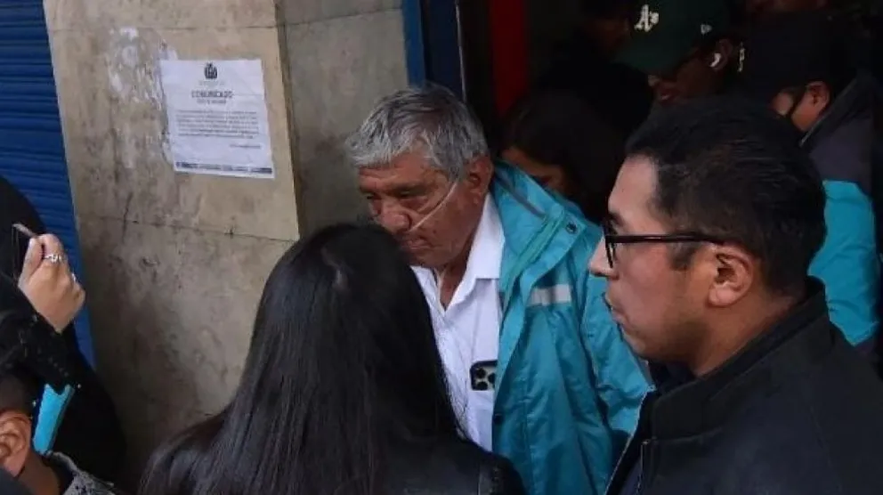 El alcalde de La Paz, Iván Arias, sale de la Fiscalía. Foto: APG