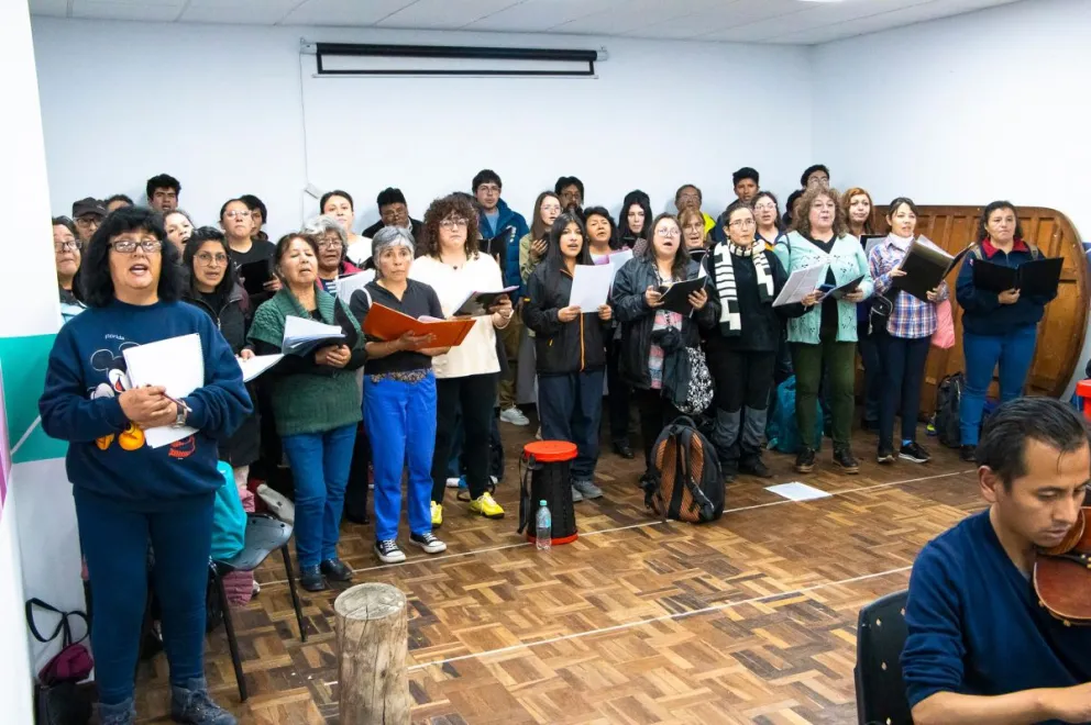 El coro Voces Andium Schola Cantorum en ensayo. FOTO: Sinfónica Chuquiago