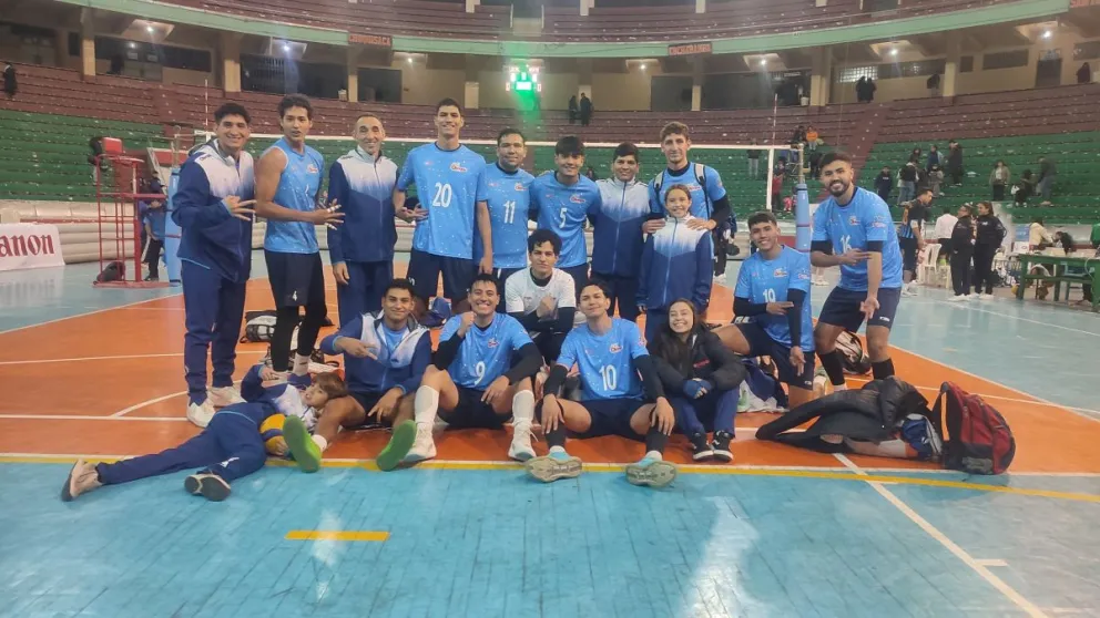 Jugadores de Olympic tras ganar su partido. Foto: José Quino.
