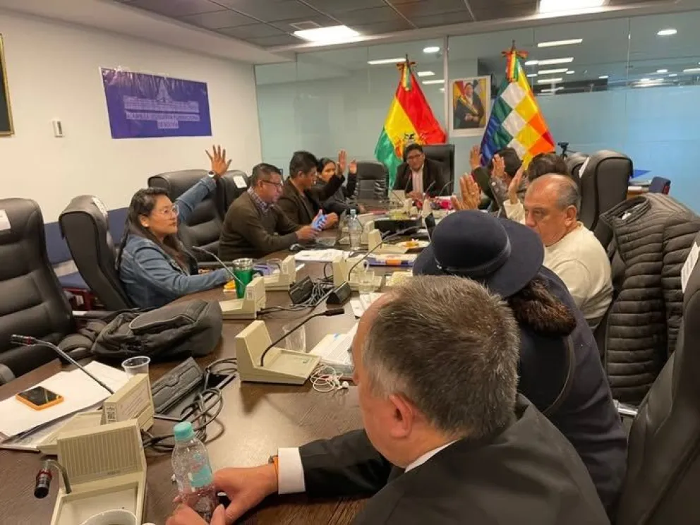 Miembros de la Comisión de Planificación de la Cámara de Diputados, al momento de aprobar el PGE. Foto: Cámara de Diputados