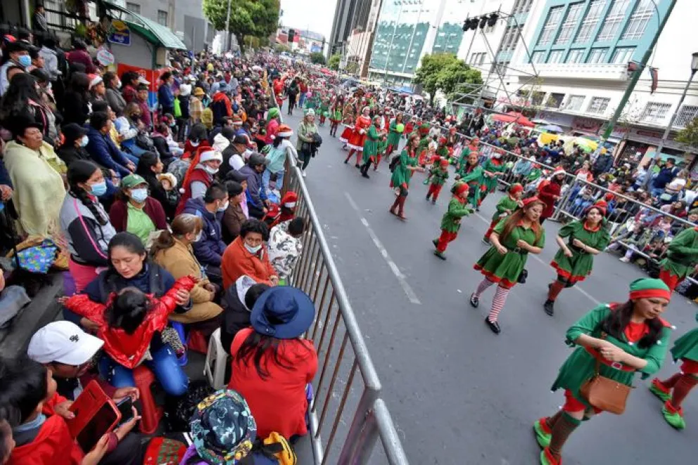 El Desfile Navideño empezará a las 14:00.   Foto: APG