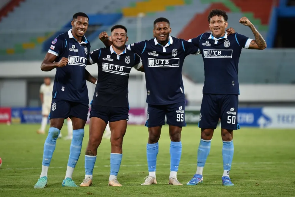 Jugadores de San Antonio celebranel segundo gol convertido por Antonio Passira. Foto: APG
