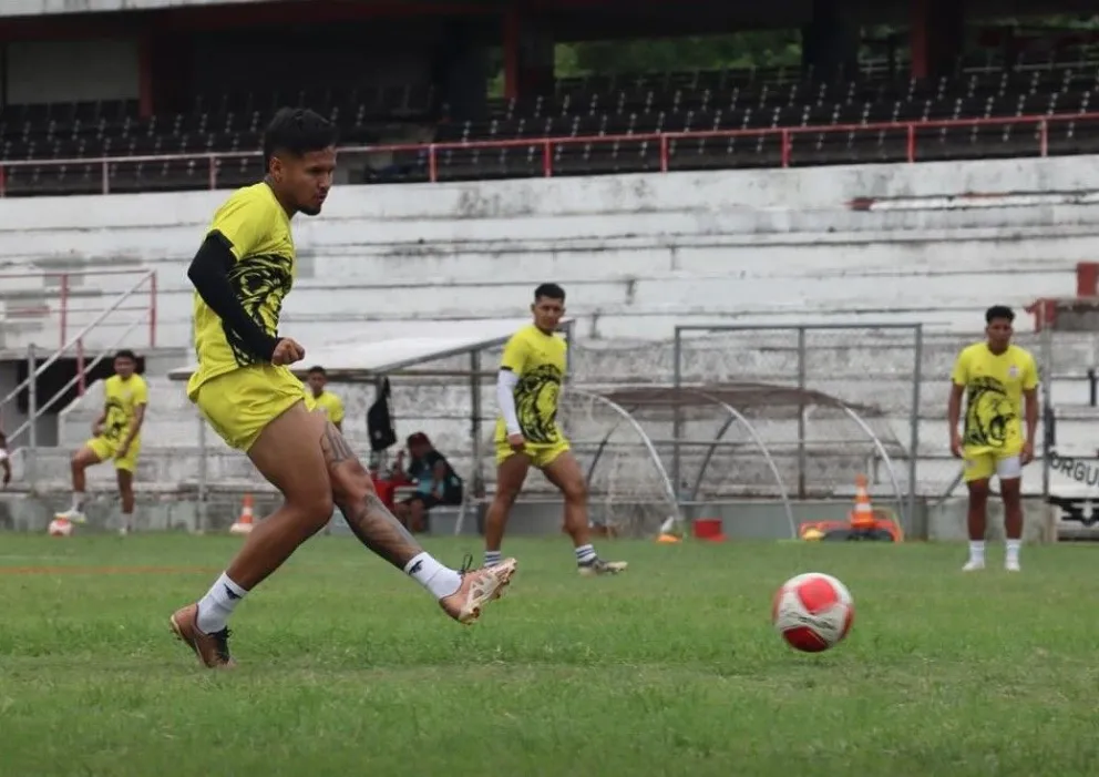 Jugadores de Real Santa Cruz en uno de los entrenamientos de los últimos días. Foto: club Real Santa Cruz