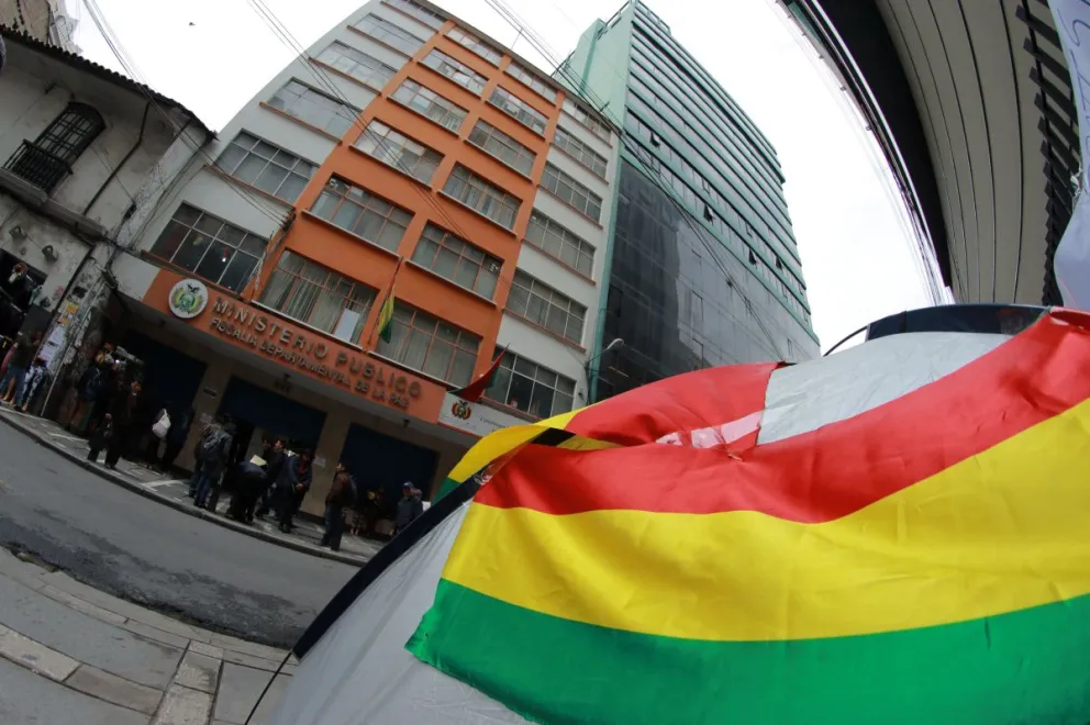 Una de las carpas de la vigilia, al frente de la Fiscalía. Foto: APG 