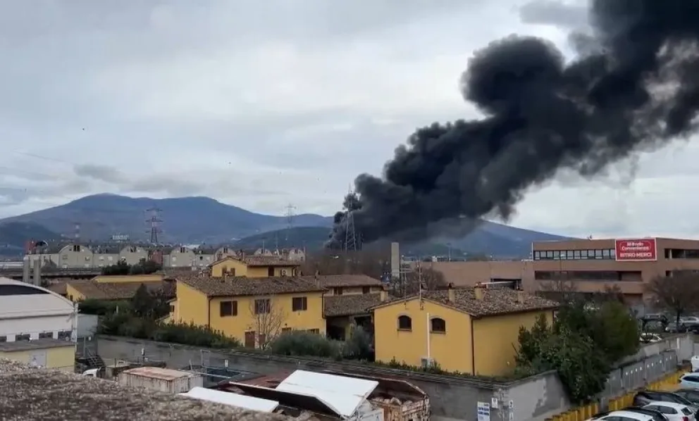 Se investigan las causas de la explosión. Foto: Captura de video 