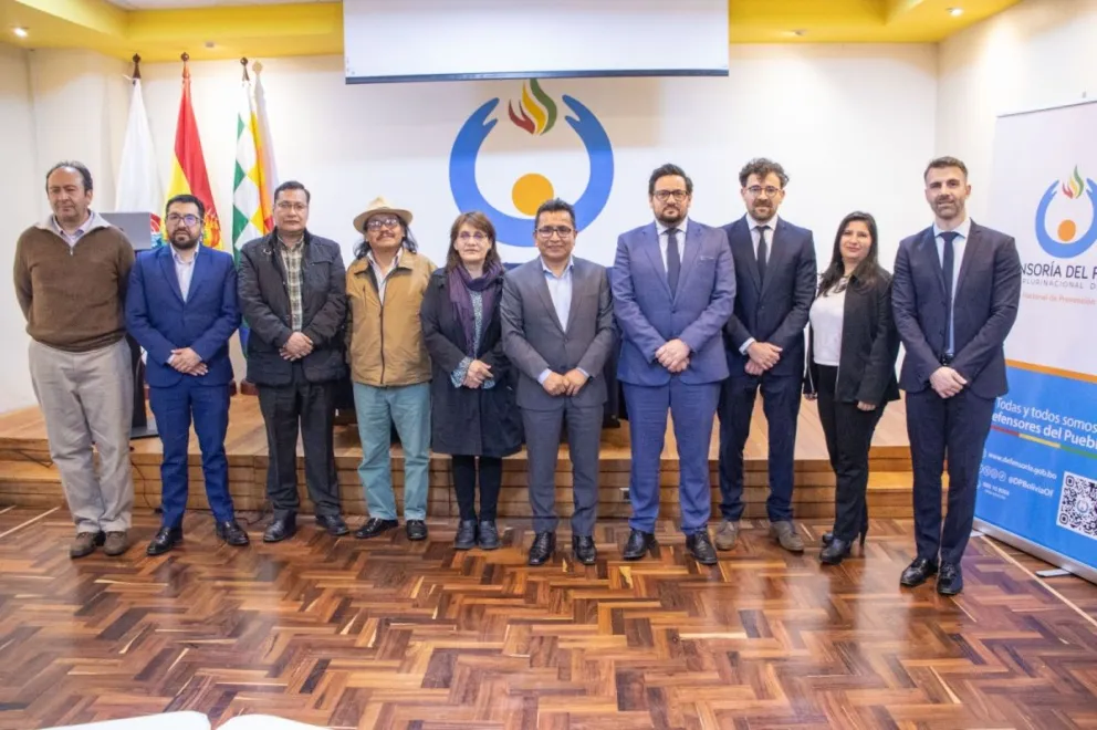 Delegados de la Defensoría del Pueblo y la Relatoría Especial de la CIDH luego de la reunión. Foto: Defensoría del Pueblo. 
