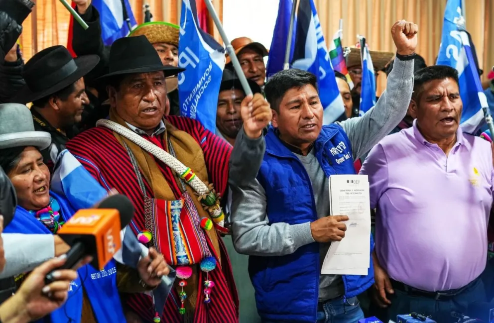 Dirigentes del MAS "arcista". Foto: Facebook del MAS 