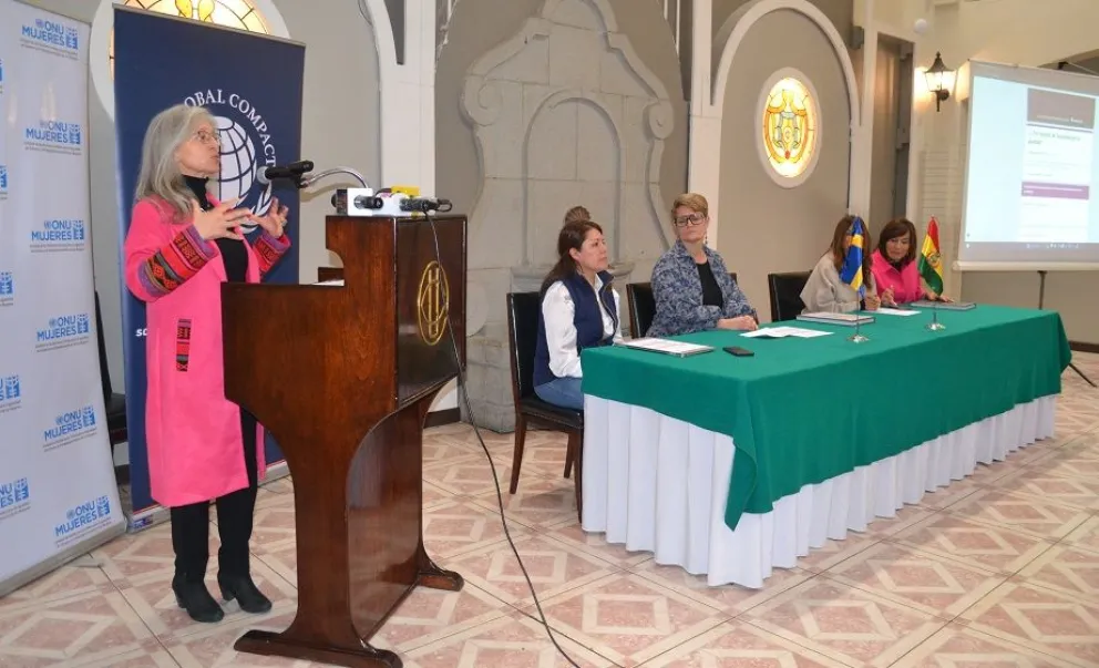 La representante de Onu, Nidya Pesantez, durante la presentación del concurso. Foto: Onu Mujeres