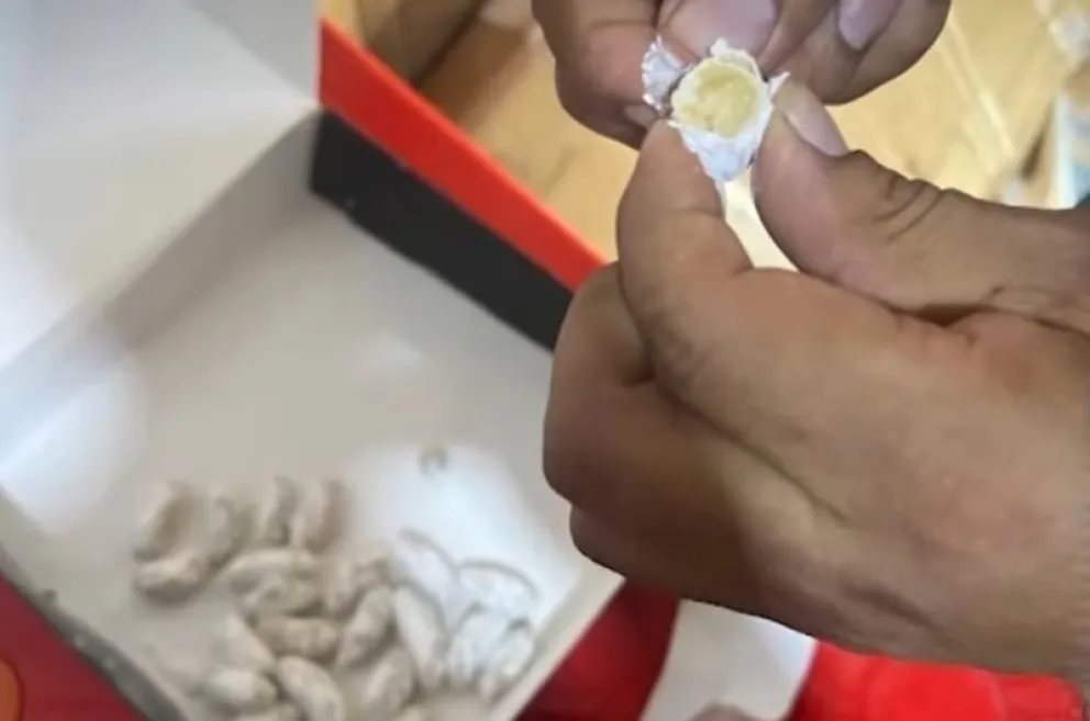 La droga era transportada en almendras. Foto: Captura de video