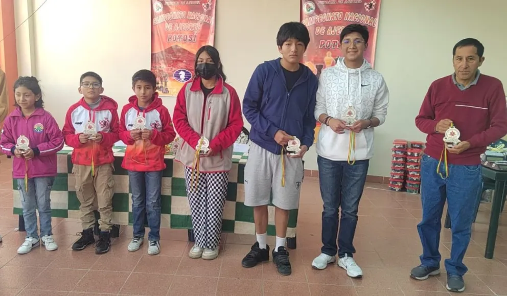 Los premiados del torneo potosino. Foto: Federación Boliviana de Ajedrez.