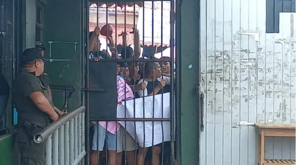 Privados de libertad de la cárcel de Palmasola protestan por falta e pago de prediarios. Foto: Cristo Reportero