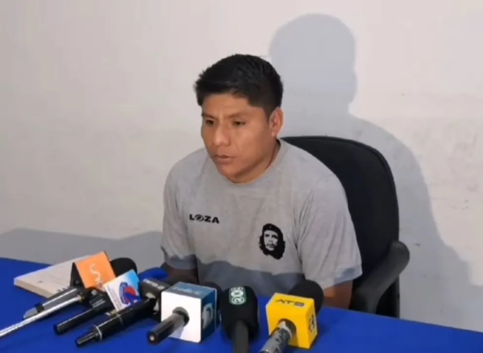 El senador Loza en rueda de prensa, esta tarde. Foto: Captura de video