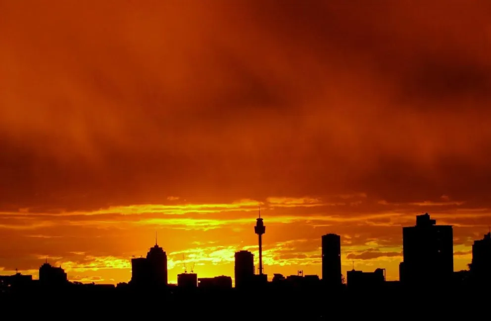 Imagen de archivo de una puesta de sol en Sidney. Foto: EFE